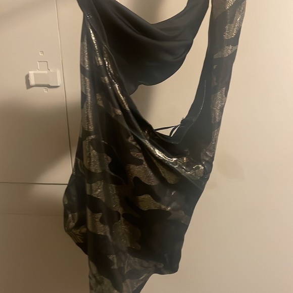 FashionNova 1 Piece Gold and Black Body Suit (XS) - Picture 4 of 5